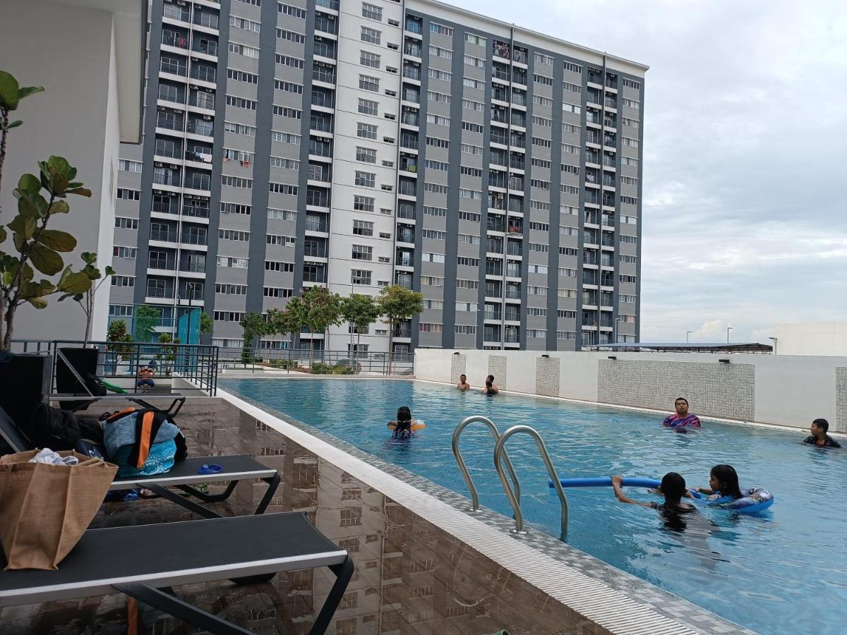 Aisy Homestay Putrajaya Cyberjaya Klia 甘榜龙溪 外观 照片